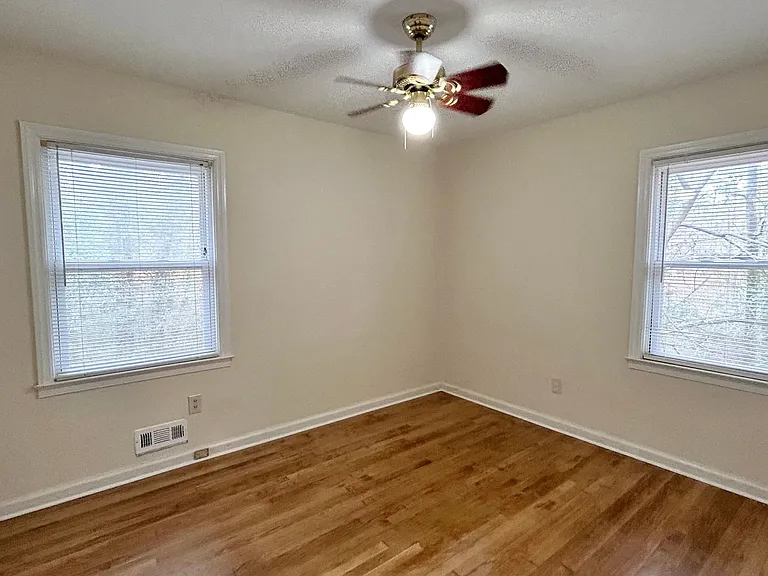 1476 Lively Ridge Rd — Photo 12