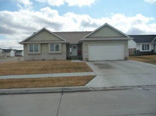 1704 W 14th Street Pl, Kearney, NE 68845