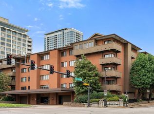 250 S Brentwood Blvd APT 1F, Saint Louis, MO 63105