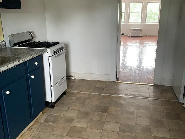 13492 Clifton Blvd #3 — Photo 9