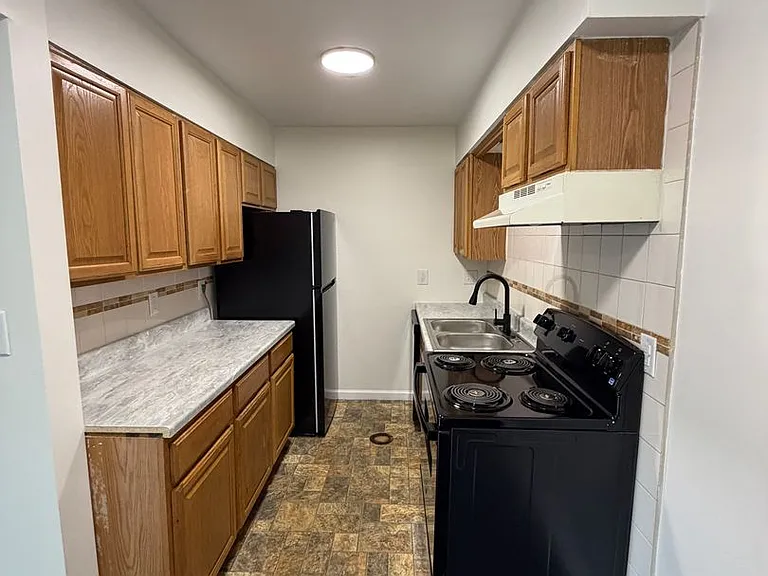 2376 Westwood Dr — Photo 6