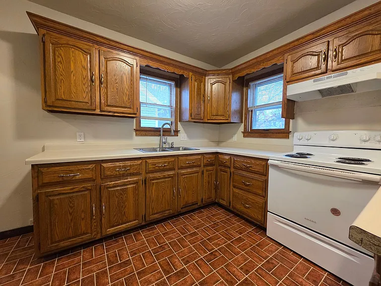 132 McKinley Ave — Photo 20