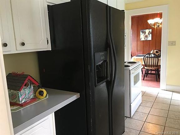 5th image of 806 Woodlawn St