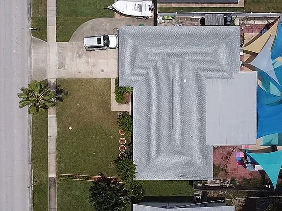 3rd image of 325 Jackson Ave