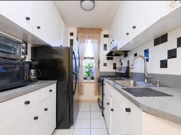 67-30 Dartmouth Street image 11 of 19