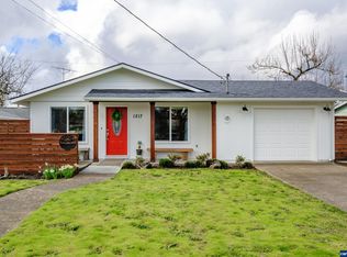 1217 SW Fairview Ave, Dallas, OR 97338