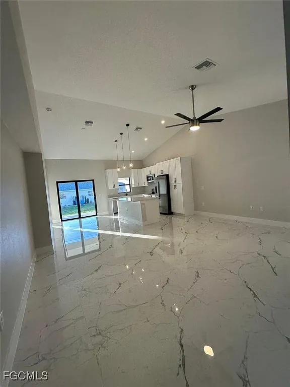 3 bed, 2.0 bath, 1728 sqft, $2,000 — Photo 4