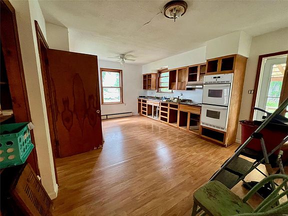 4th image of 10 Western Dr