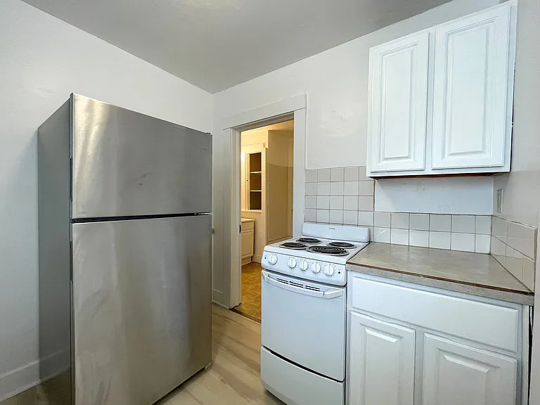 121 W 7th Ave — Photo 6