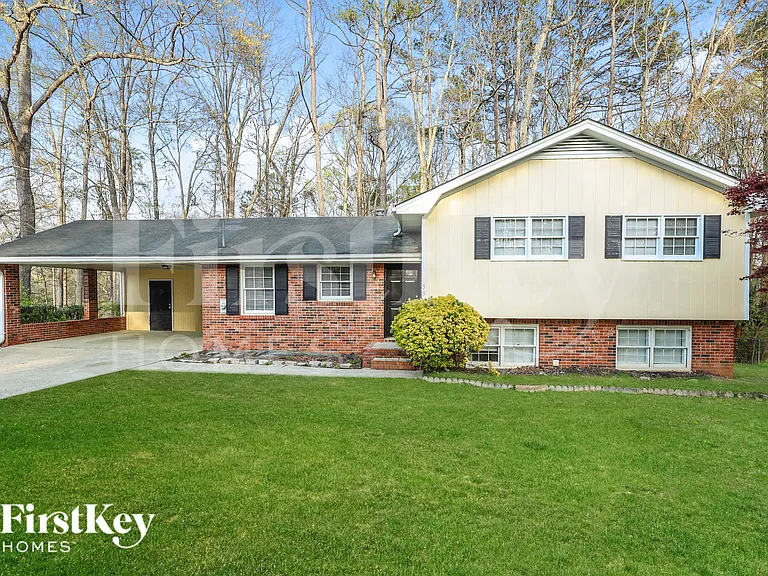 335 Sharon Dr — Photo 1