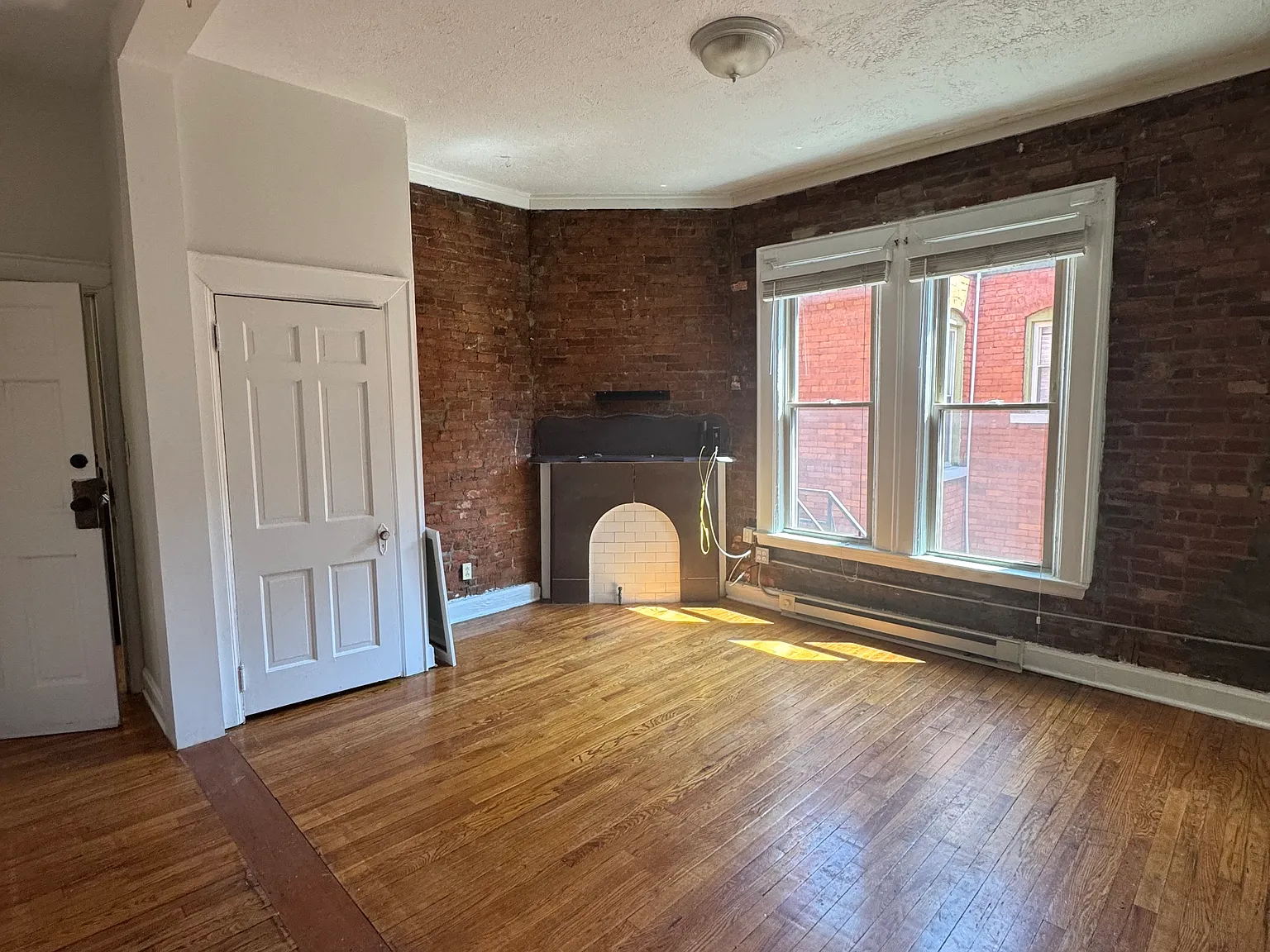 Studio, 400 sqft, $900 — Photo 3