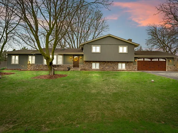 11S786 Robert Dr, Naperville, IL 60564