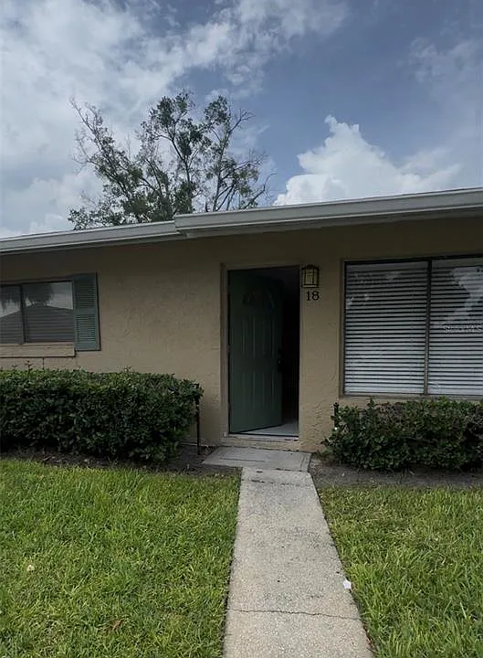 725 Northlake Blvd #18