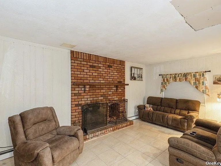 217 Bellerose Ave — Photo 6