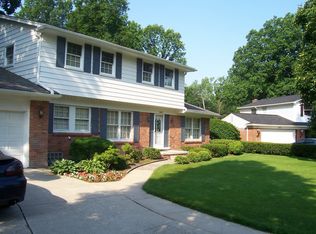 8405 Burning Bush Rd, Grosse Ile, MI 48138