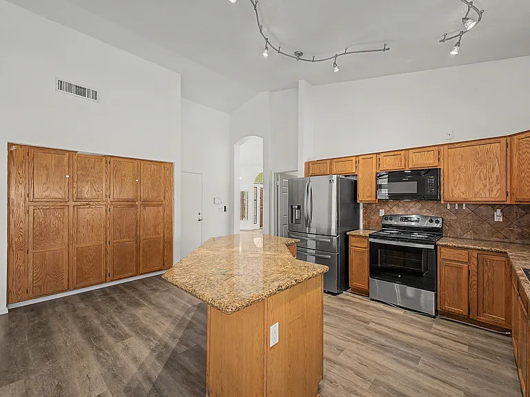 3103 N Meadow Ln — Photo 18