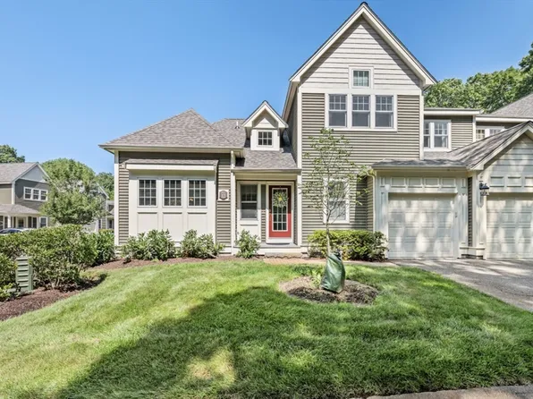 12 McNeil Cir #12, Hopkinton, MA 01748
