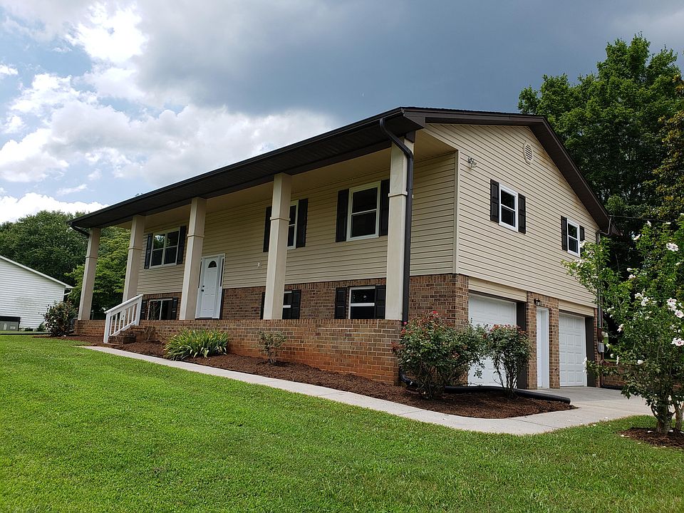 1st image of 1922 Colonial Cir