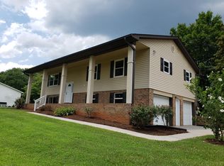 1922 Colonial Cir, Maryville, TN 37803