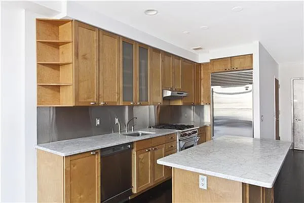 Sold by R New York | media 10