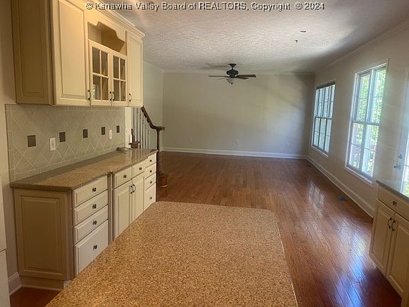 5th image of 302 Pinnacle Woods Dr