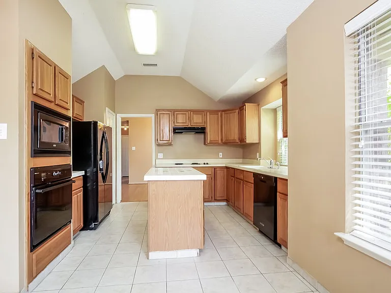 2235 Stillwater Dr — Photo 5