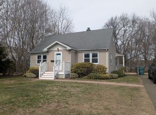 18 Pinewood Rd, Hamden, CT 06518