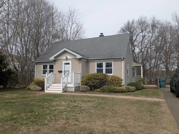 18 Pinewood Rd, Hamden, CT 06518