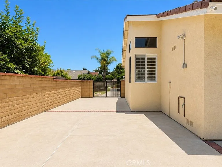 19178 Bel Air Dr — Photo 17