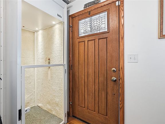 3rd image of 3727 Henley Dr