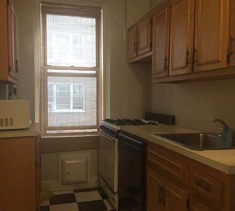 4th image of 36 Plaza St E APT 7C