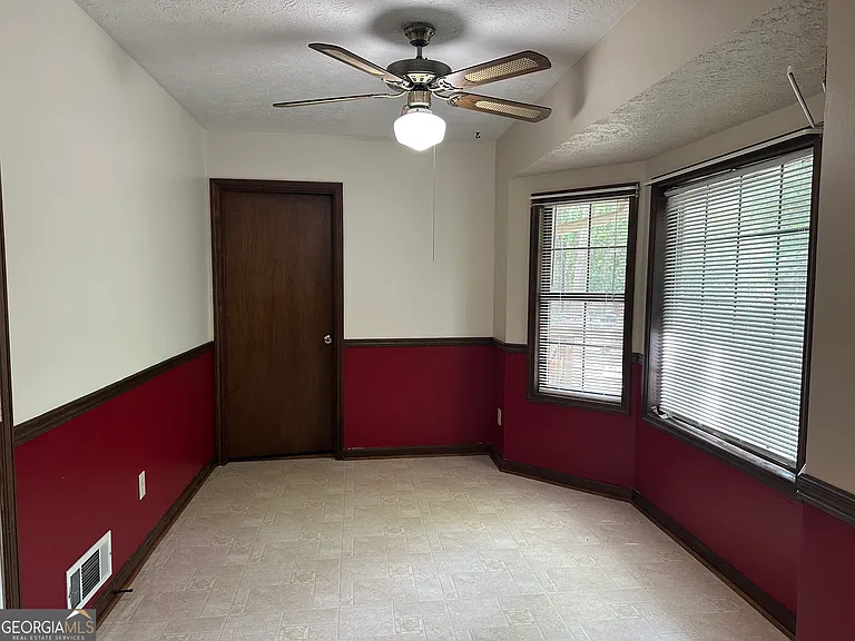 640 Hemphill Rd — Photo 11