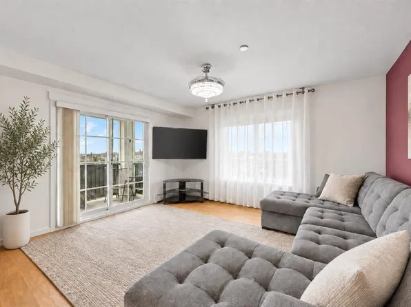 755 SW Copperpond Blvd SE #5309, Calgary, AB T2Z 4R2