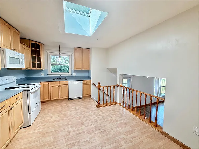 1160 Brentwood Ave — Photo 13
