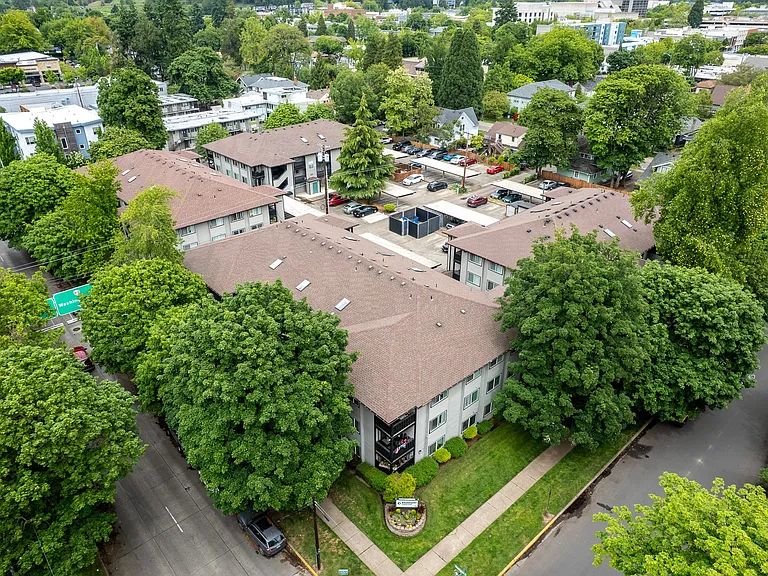 Broadway Center | Exterior