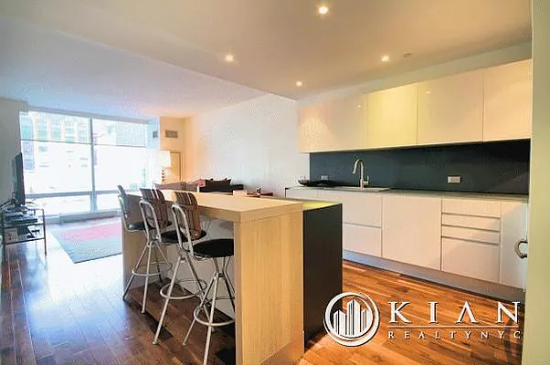 Rented by Kian Realty | media 2