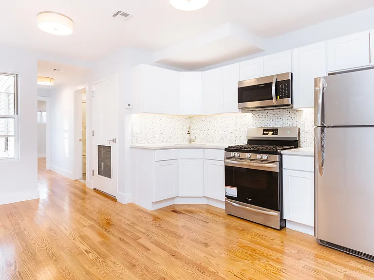 128 India St #5 — Photo 3