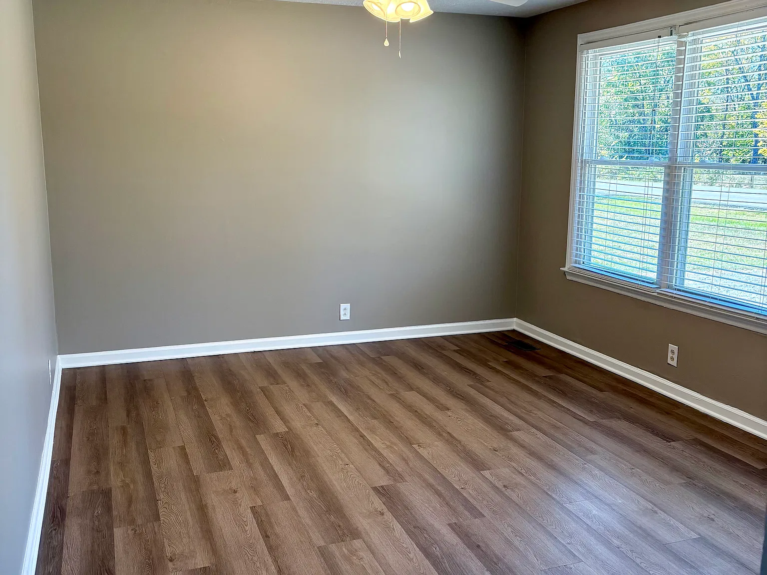 3 bed, 1125 sqft, $1,600 — Photo 2