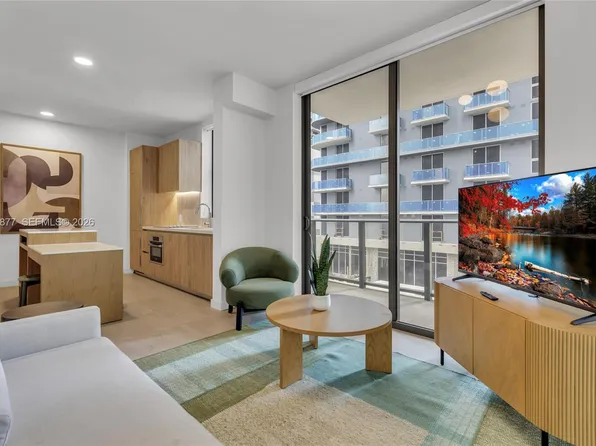 11 NE 6th St #407, Miami, FL 33132