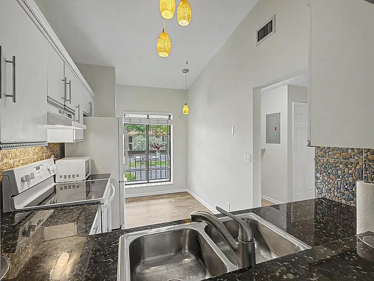 3386 Lucerne Park Dr — Photo 9