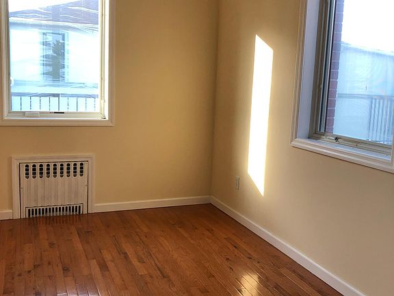 5th image of 4734 Beach 47th St #1