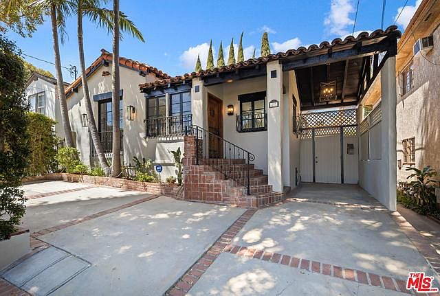 1st image of 9019 Phyllis Ave