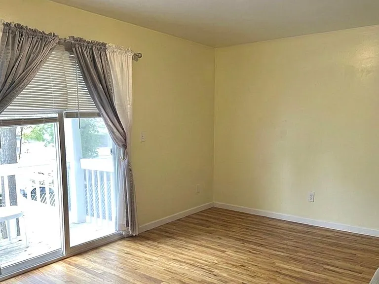 578 E 23rd St #1 — Photo 10