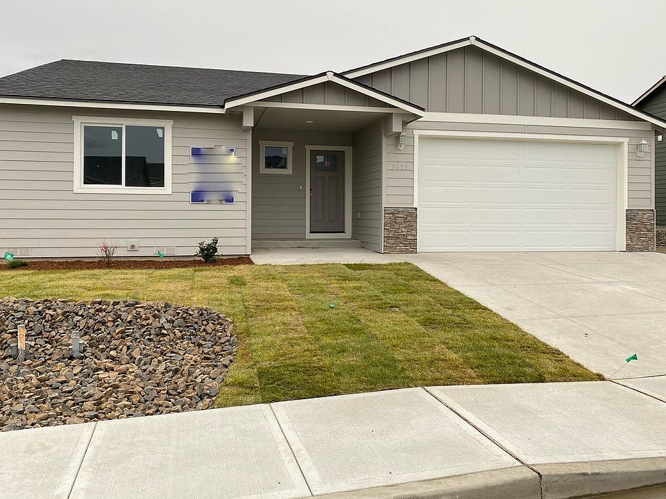 1st image of 2223 2nd St SE