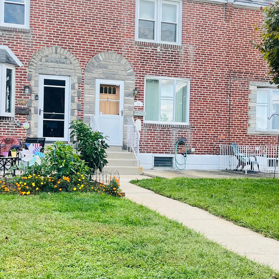 3 bed, 1.0 bath, 1152 sqft, $2,100 — Photo 2