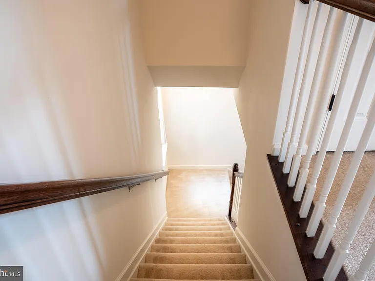 42243 Canary Grass Sq — Photo 43