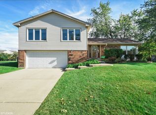 1505 W Suffield Ct, Arlington Heights, IL 60004