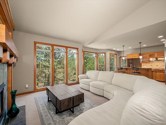 5th image of 401 W Trailridge Ct