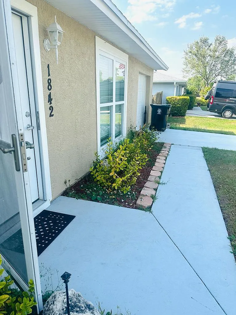 2 bed, 2.0 bath, 912 sqft, $2,000 — Photo 2
