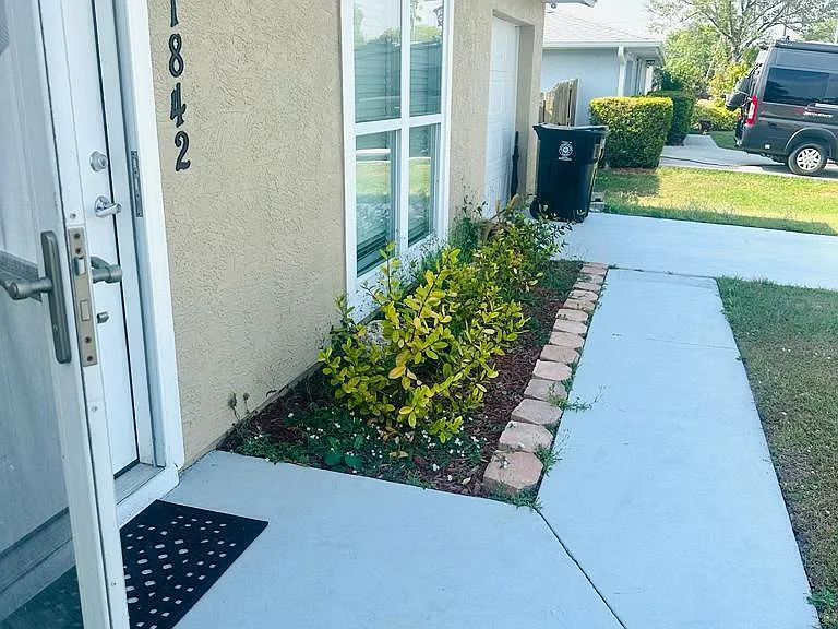 1842 SW Morelia Ln — Photo 2